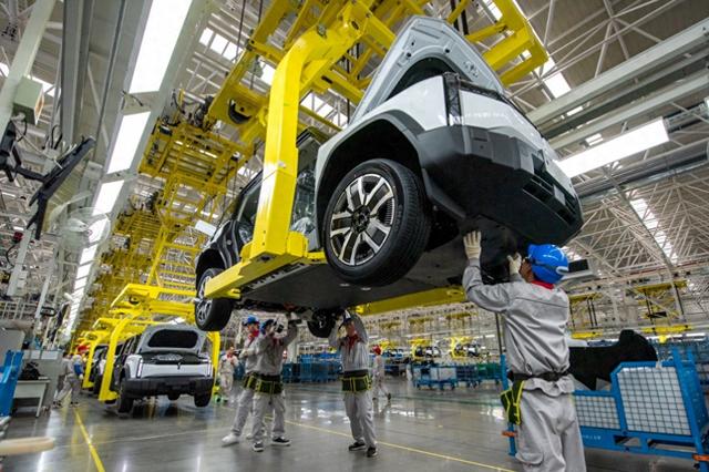 2024年汽车产销量再创新高 预计2025年继续稳中向好发展