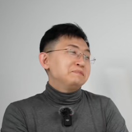 可拉伸屏幕、搂住你的机器人...盘点2025 CES的“脑洞”产品