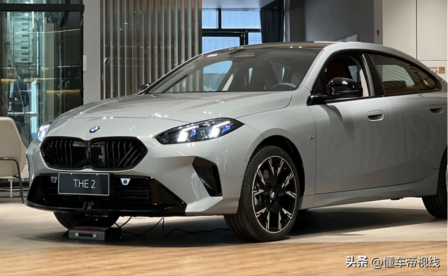 新车 | 25.99万元起/搭2.0T+7DCT，国产宝马2系四门轿跑车店内实车