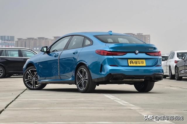 新车 | 25.99万元起/搭2.0T+7DCT，国产宝马2系四门轿跑车店内实车