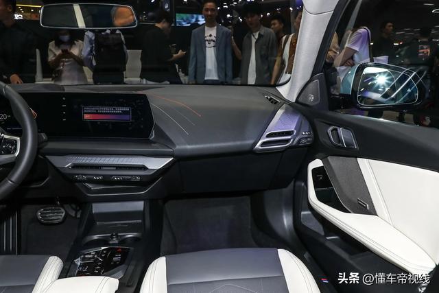 新车 | 25.99万元起/搭2.0T+7DCT，国产宝马2系四门轿跑车店内实车