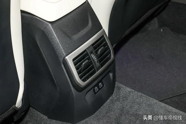 新车 | 25.99万元起/搭2.0T+7DCT，国产宝马2系四门轿跑车店内实车