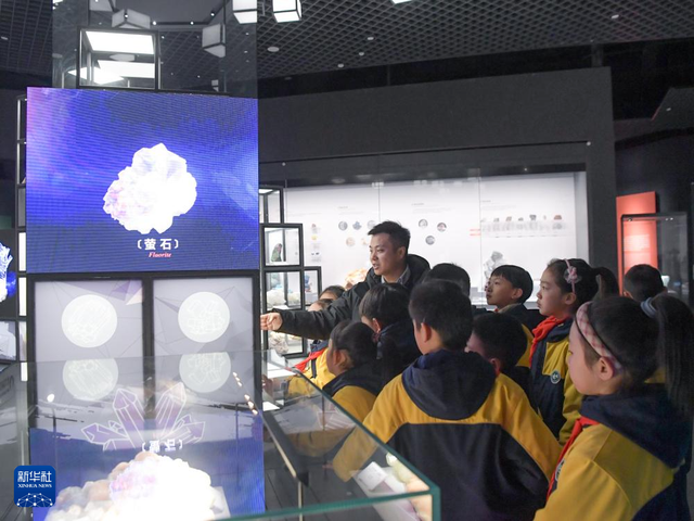 青年科技工作者邹灏：在“多彩”萤石中探寻地球奥秘