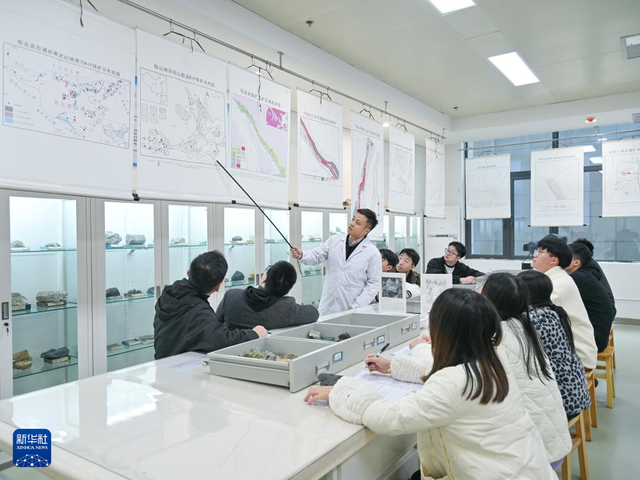 青年科技工作者邹灏：在“多彩”萤石中探寻地球奥秘