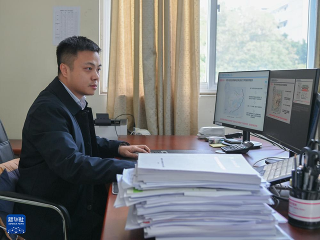 青年科技工作者邹灏：在“多彩”萤石中探寻地球奥秘