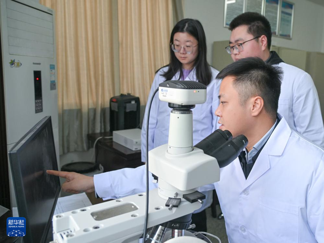 青年科技工作者邹灏：在“多彩”萤石中探寻地球奥秘