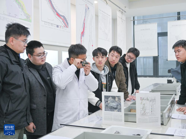 青年科技工作者邹灏：在“多彩”萤石中探寻地球奥秘