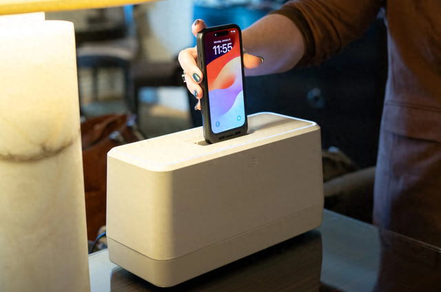 智能手机也可以换电池了，而且仅需4秒