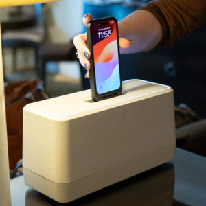 智能手机也可以换电池了，而且仅需4秒