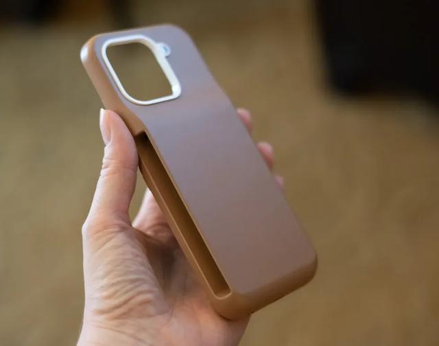 智能手机也可以换电池了，而且仅需4秒