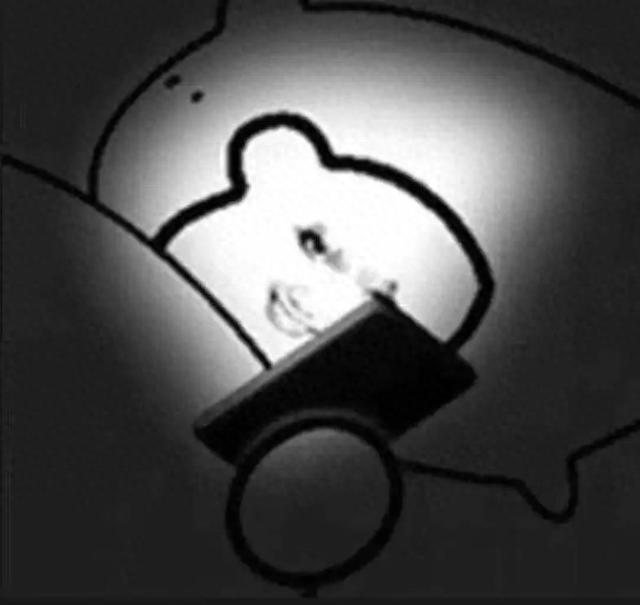 千万不要两眼一睁就是玩手机！后果很严重……