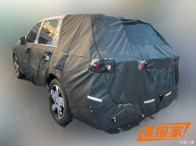 吉利汽车 30英寸6K大屏，2块！256色氛围灯，不愧是旗舰级六座SUV