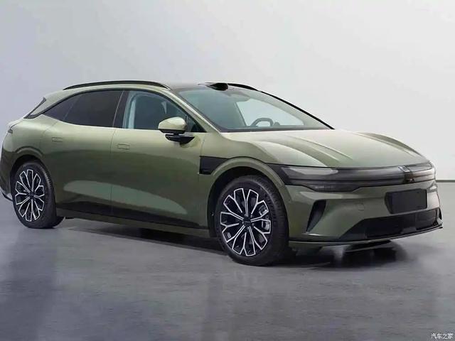 吉利汽车 30英寸6K大屏，2块！256色氛围灯，不愧是旗舰级六座SUV