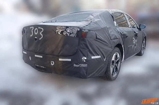 吉利汽车 30英寸6K大屏，2块！256色氛围灯，不愧是旗舰级六座SUV