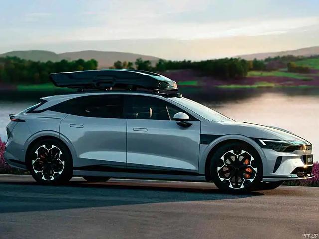 吉利汽车 30英寸6K大屏，2块！256色氛围灯，不愧是旗舰级六座SUV