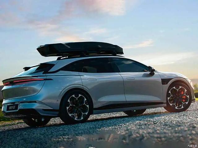 吉利汽车 30英寸6K大屏，2块！256色氛围灯，不愧是旗舰级六座SUV