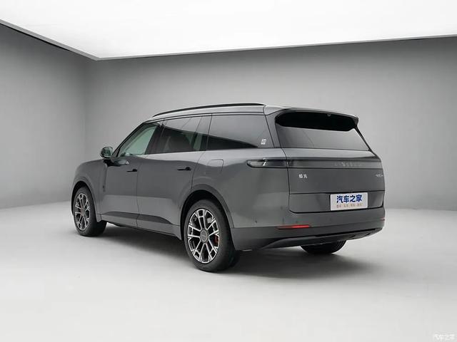 吉利汽车 30英寸6K大屏，2块！256色氛围灯，不愧是旗舰级六座SUV