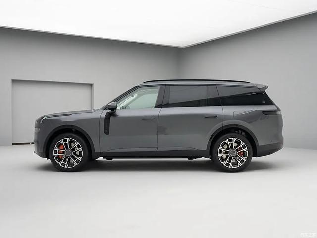 吉利汽车 30英寸6K大屏，2块！256色氛围灯，不愧是旗舰级六座SUV