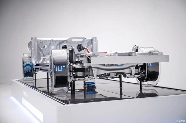 吉利汽车 30英寸6K大屏，2块！256色氛围灯，不愧是旗舰级六座SUV