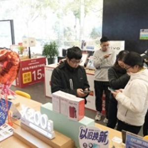 “国补”今起扩容！第一批消费者已经用上了“国补”新手机