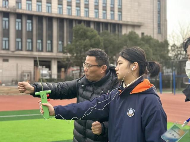 一起走进无线电的奇妙世界，感受科技的魅力