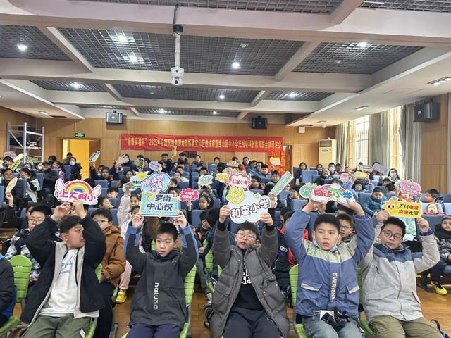 一起走进无线电的奇妙世界，感受科技的魅力