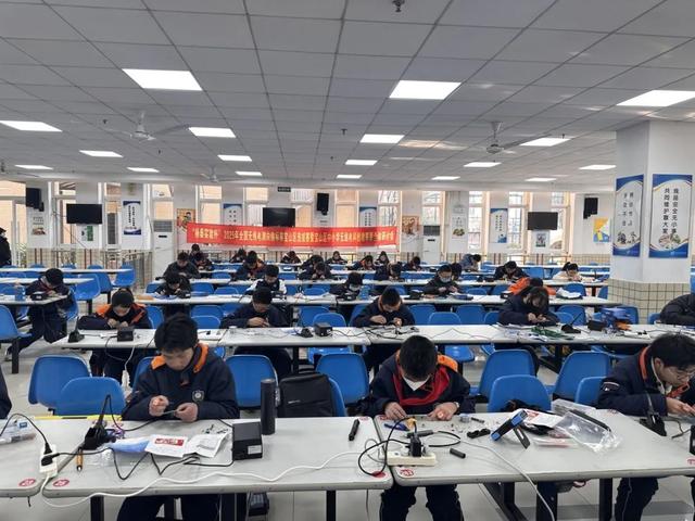 一起走进无线电的奇妙世界，感受科技的魅力