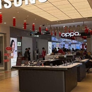 手机等数码产品国补第一天：有线下店客流量翻倍，系统被挤瘫痪