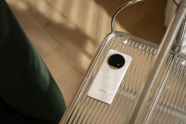 不要再给爸妈买“老年机”了，这些手机便宜又好用