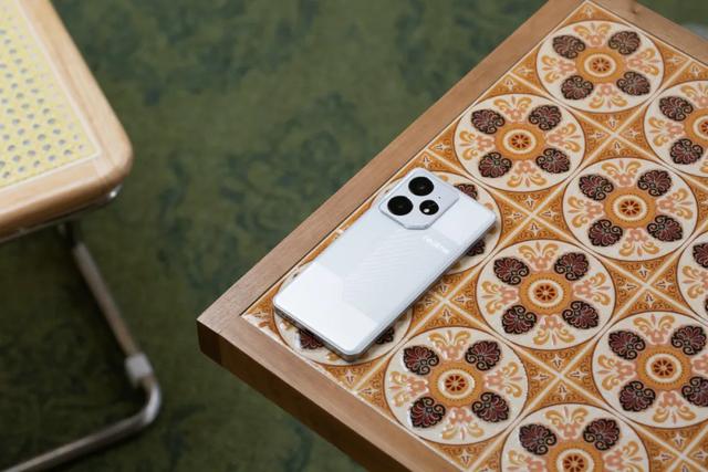 不要再给爸妈买“老年机”了，这些手机便宜又好用