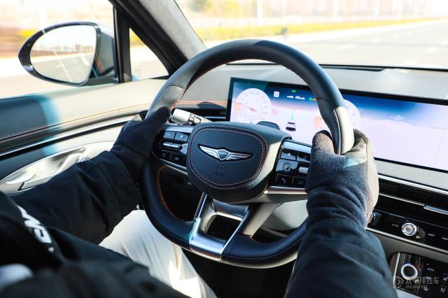 激情与优雅的双面人生 试驾捷尼赛思GV70