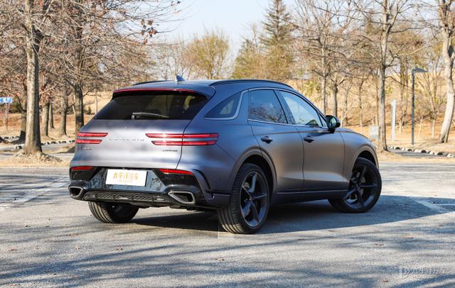 激情与优雅的双面人生 试驾捷尼赛思GV70