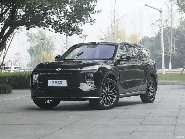 长安启源 1.2m天窗、256 色氛围灯，满油能跑1400公里！啥车？