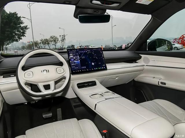 长安启源 1.2m天窗、256 色氛围灯，满油能跑1400公里！啥车？