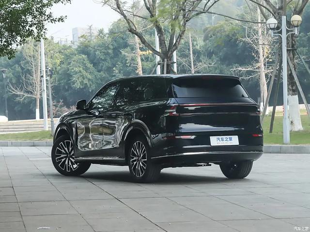 长安启源 1.2m天窗、256 色氛围灯，满油能跑1400公里！啥车？