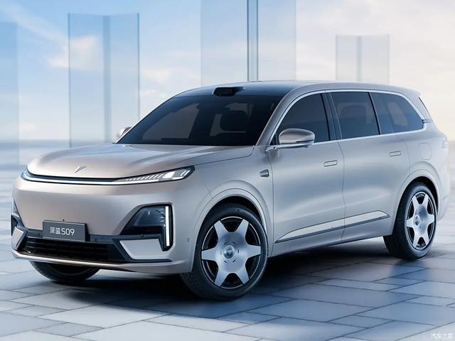 长安启源 1.2m天窗、256 色氛围灯，满油能跑1400公里！啥车？