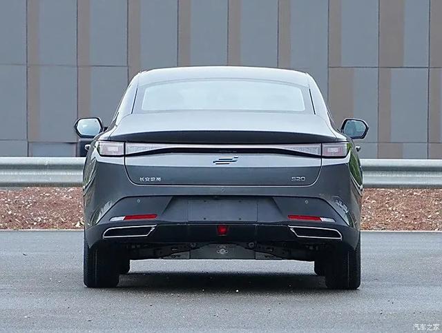 长安启源 1.2m天窗、256 色氛围灯，满油能跑1400公里！啥车？