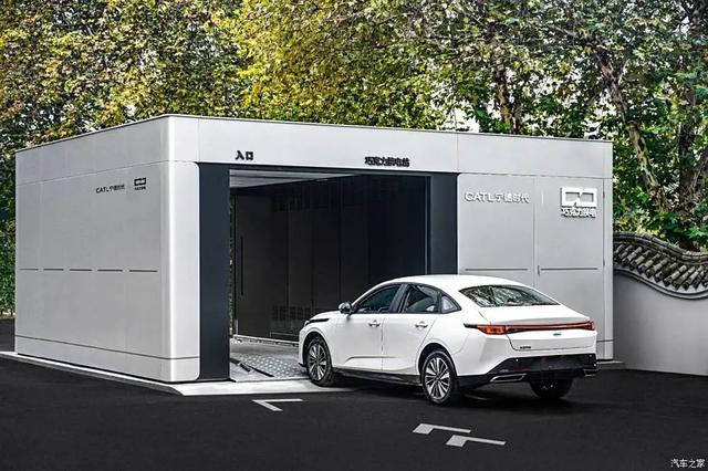 长安启源 1.2m天窗、256 色氛围灯，满油能跑1400公里！啥车？