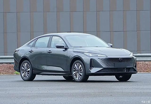 长安启源 1.2m天窗、256 色氛围灯，满油能跑1400公里！啥车？