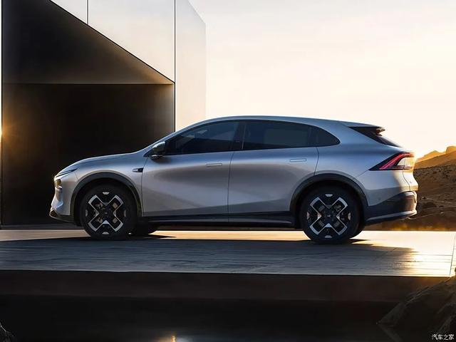 小鹏汽车 10-30万、轿车/SUV、纯电/增程全都有！飞行汽车要来了？