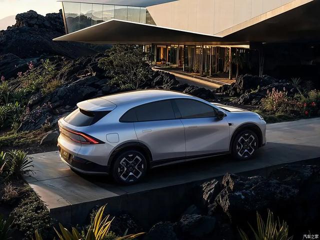 小鹏汽车 10-30万、轿车/SUV、纯电/增程全都有！飞行汽车要来了？