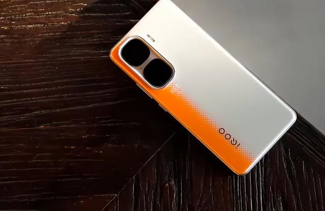 可以闭眼买的3款手机，16+512GB手机价格大跳水，闭眼买不吃亏