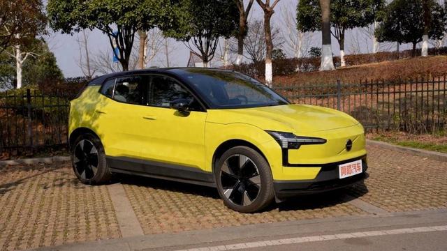 深度体验沃尔沃EX30，20万的电动小钢炮，开起来真上头