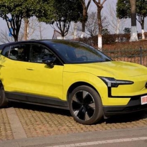 深度体验沃尔沃EX30，20万的电动小钢炮，开起来真上头