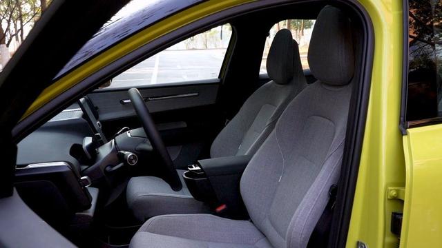 深度体验沃尔沃EX30，20万的电动小钢炮，开起来真上头