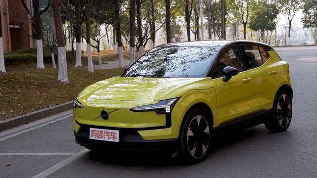 深度体验沃尔沃EX30，20万的电动小钢炮，开起来真上头