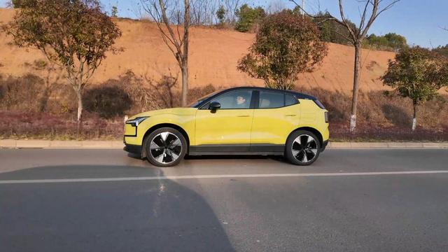 深度体验沃尔沃EX30，20万的电动小钢炮，开起来真上头