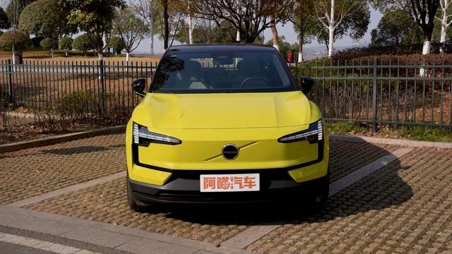 深度体验沃尔沃EX30，20万的电动小钢炮，开起来真上头