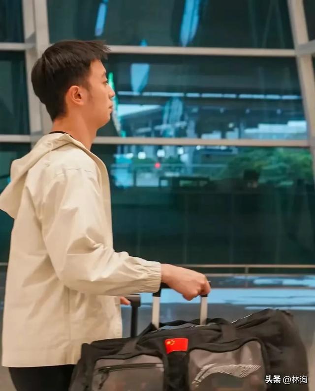 乒乓亚洲杯激战在即！央视直播时间预告，海报出炉孙颖莎C位握拳