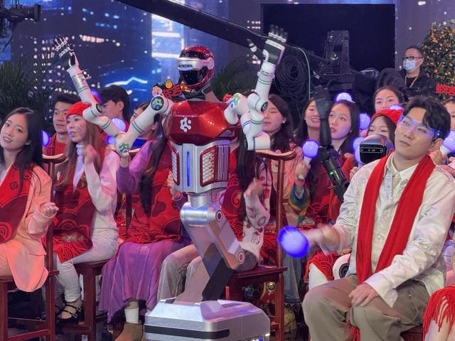 蛇年春晚中的黑科技：机器人跳舞、舞台秒变油画、eVTOL已来